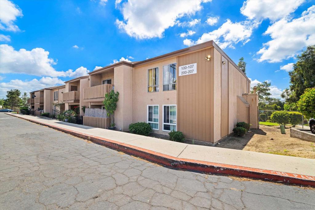 1051 Rock Springs 202