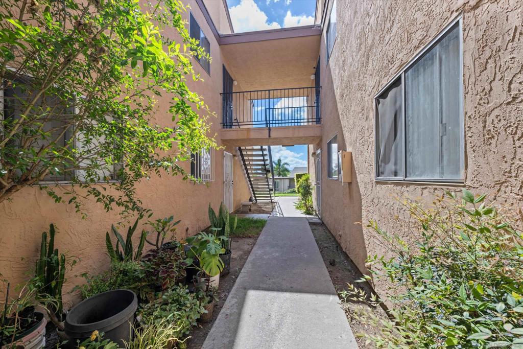 1051 Rock Springs 202