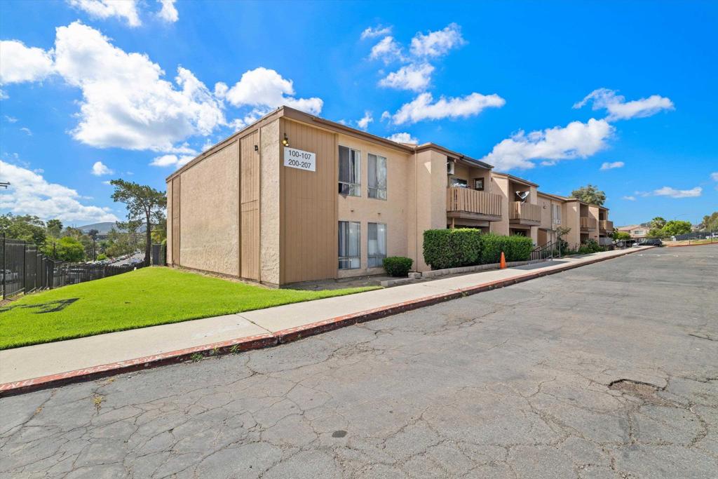 1051 Rock Springs 202