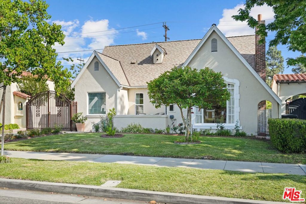 924 E Glenoaks Boulevard