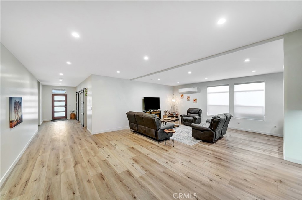30473 Mulholland 196