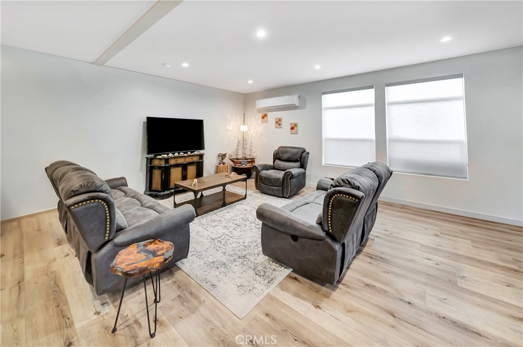 30473 Mulholland 196