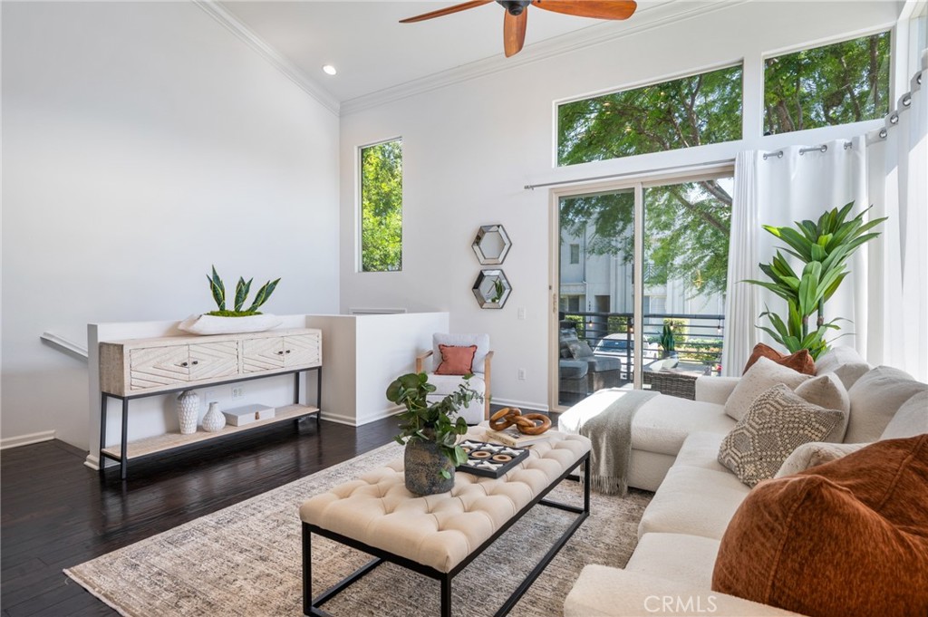 5547 Strand 101