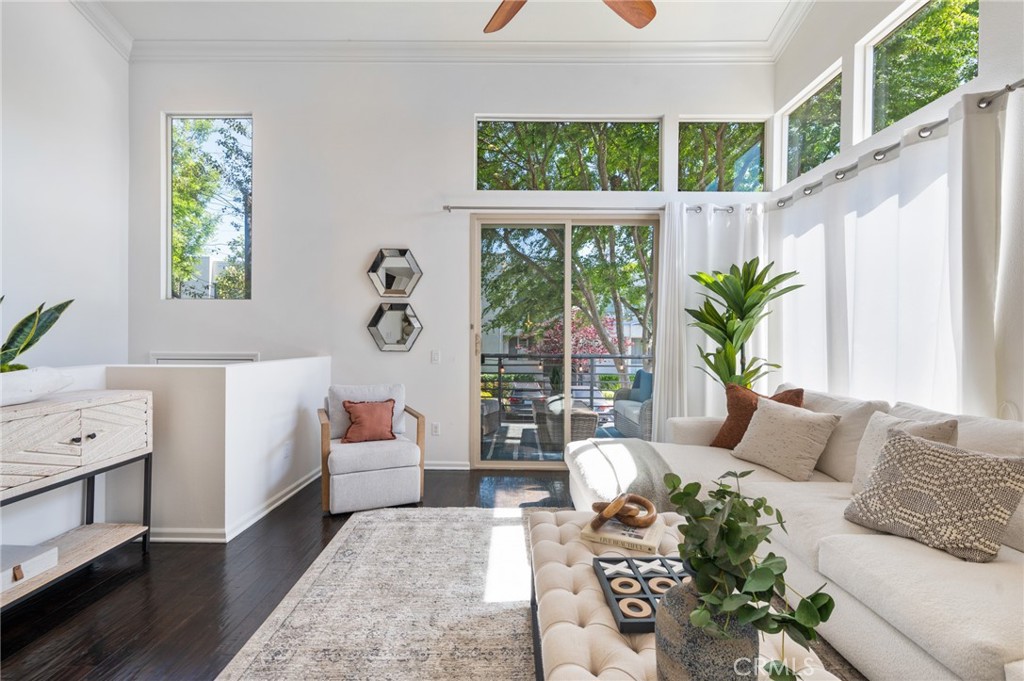 5547 Strand 101