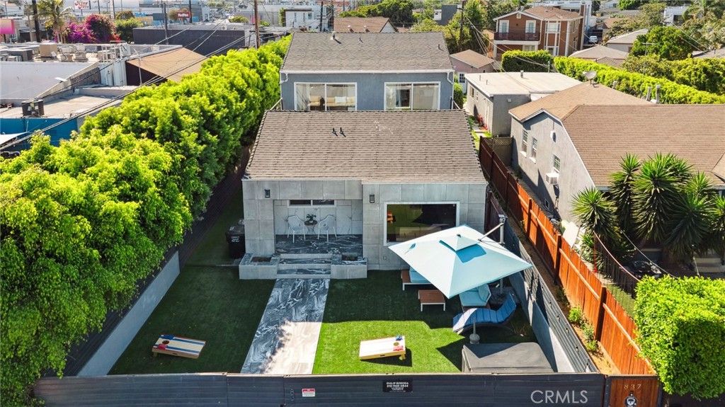Photo of 835 Sunset Avenue, Venice, CA 90291 (MLS # DW25163013)