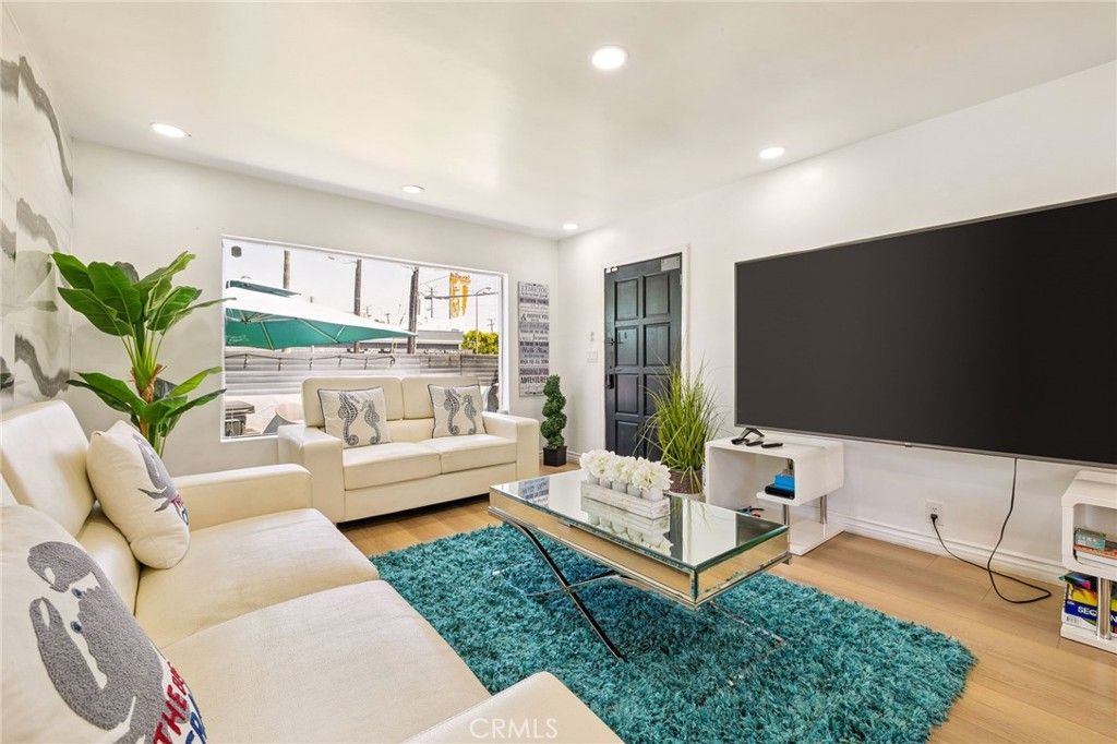 Photo of 835 Sunset Avenue, Venice, CA 90291 (MLS # DW25163013)