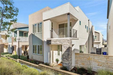 Photo of 27124 Purple Sage Court, Valencia, CA 91381 (MLS # SR26001563)