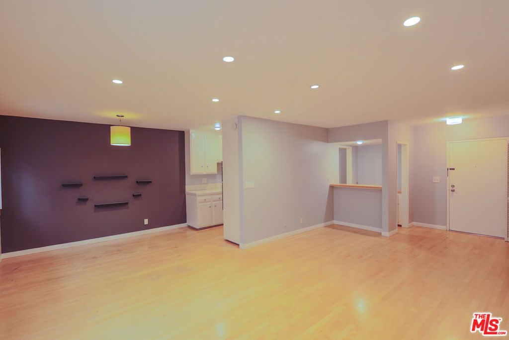Photo of 1250 N Kings Road #303, West Hollywood, CA 90069 (MLS # 25606339)