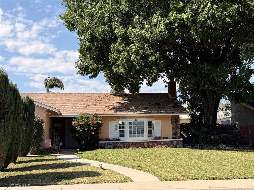 Photo of 1529 E Hazeltine Street, Ontario, CA 91761 (MLS # CV26095703)