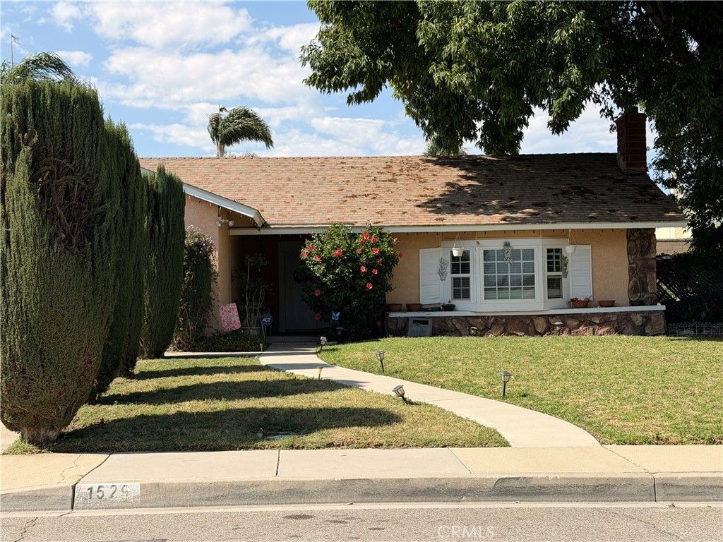 Photo of 1529 E Hazeltine Street, Ontario, CA 91761 (MLS # CV26095703)