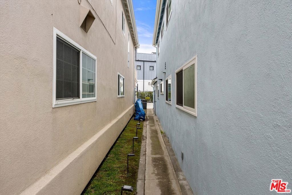 211 Cypress Street, Newport Beach CA 92661 - Photo 52