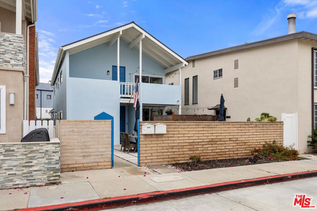 Photo of 211 Cypress Street, Newport Beach, CA 92661 (MLS # 26991455)