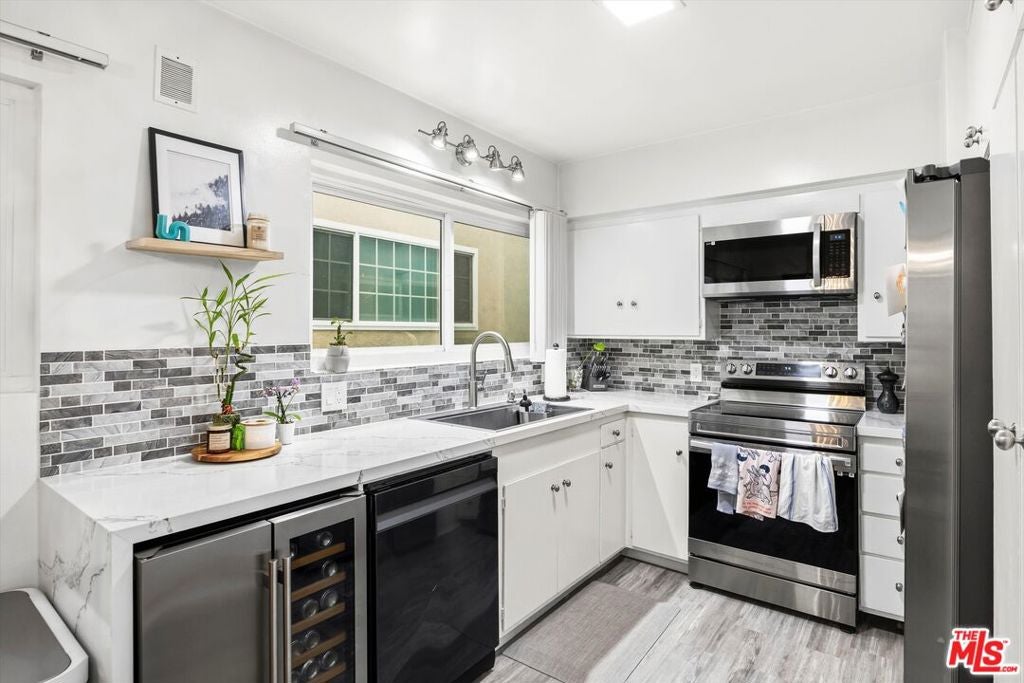 211 Cypress Street, Newport Beach CA 92661 - Photo 19