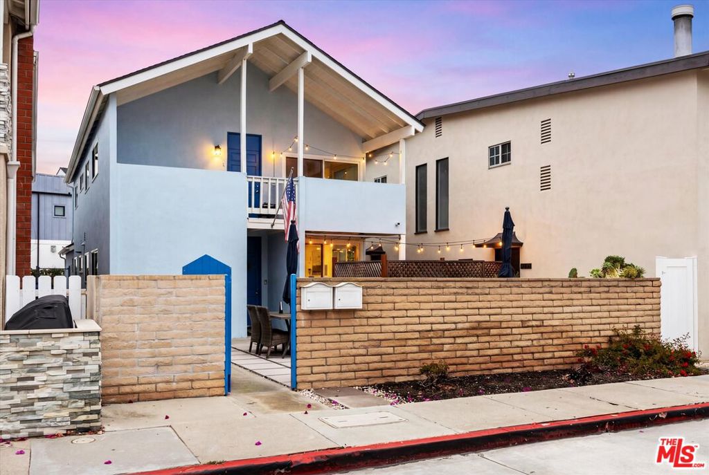 Photo of 211 Cypress Street, Newport Beach, CA 92661 (MLS # 26991455)
