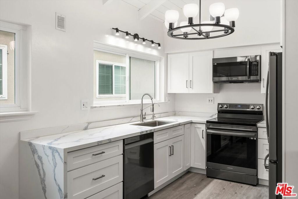 211 Cypress Street, Newport Beach CA 92661 - Photo 41