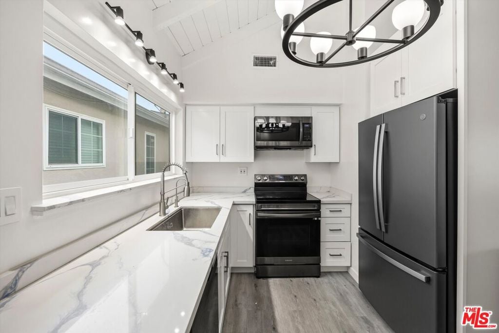 211 Cypress Street, Newport Beach CA 92661 - Photo 42