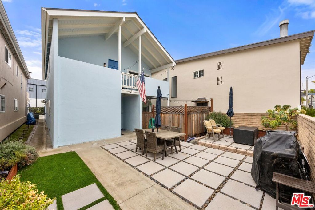 Photo of 211 Cypress Street, Newport Beach, CA 92661 (MLS # 26991455)