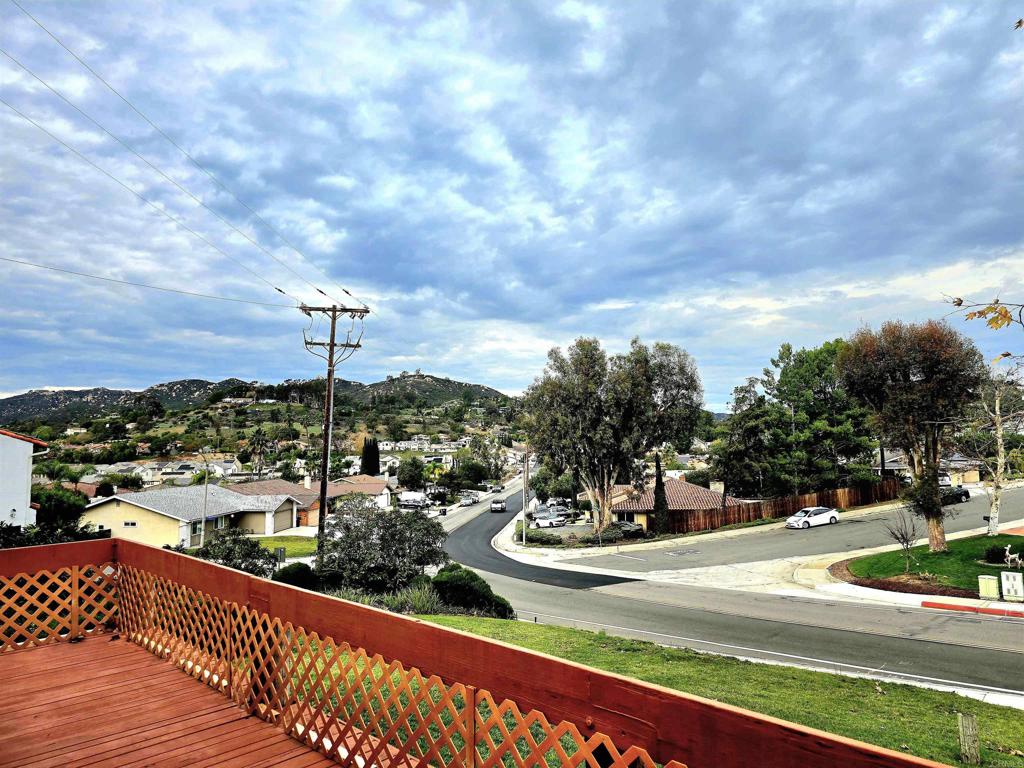 2041 Nutmeg Street N