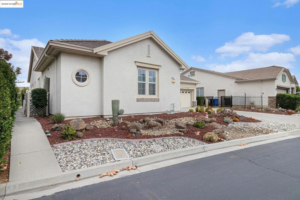 Photo of 1951 Desert Gold Pl Pl, Brentwood, CA 94513 (MLS # 41115981)