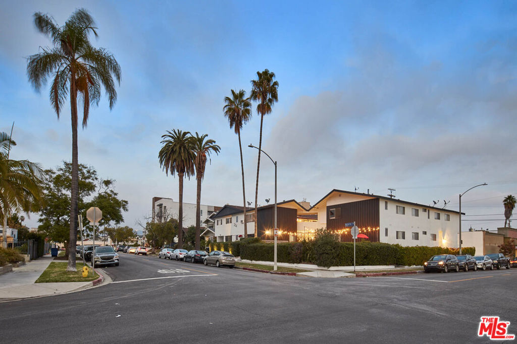 204 N Manhattan Place