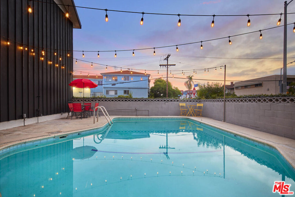 204 N Manhattan Place