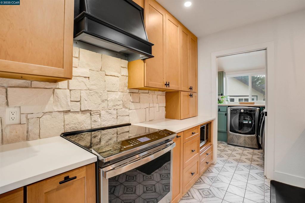 VISTA DE VALLEJO - Residential Income