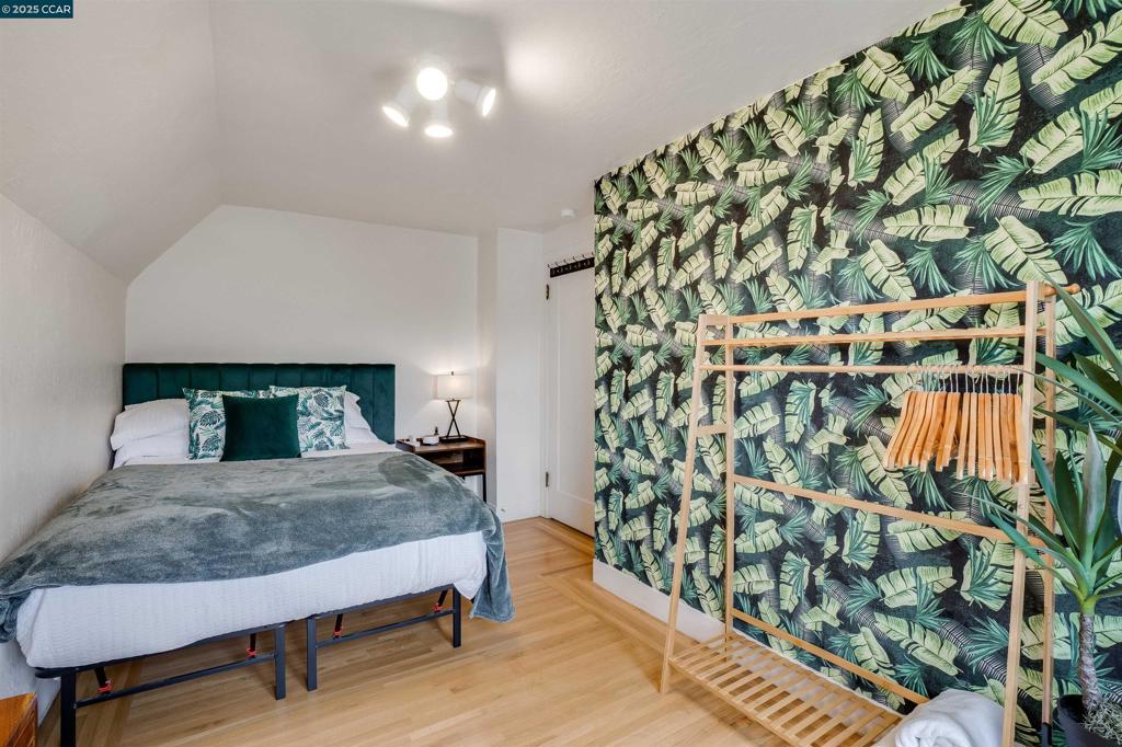 VISTA DE VALLEJO - Residential Income