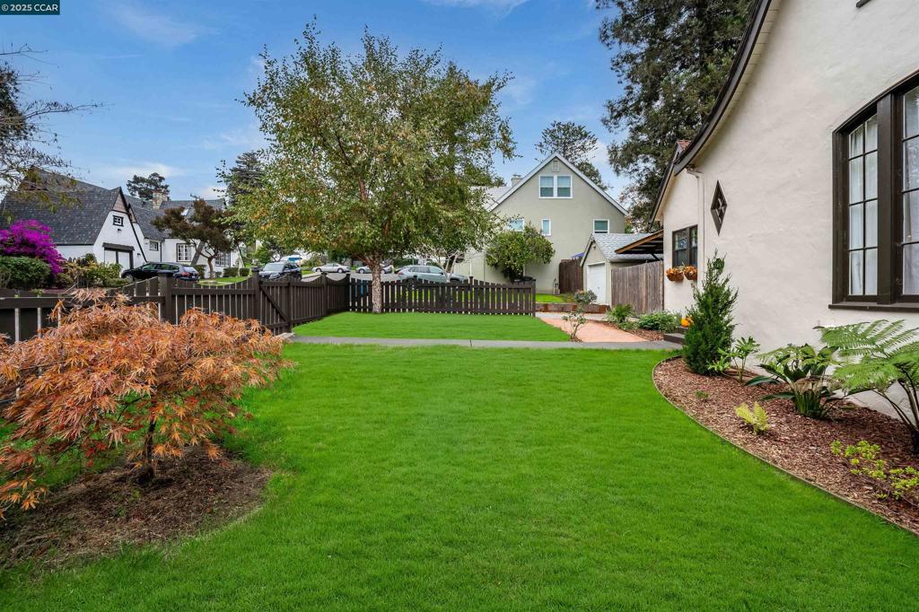 VISTA DE VALLEJO - Residential Income