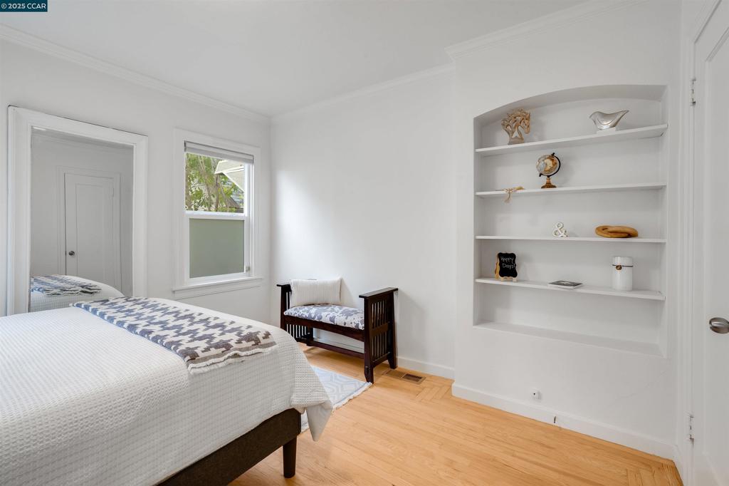 VISTA DE VALLEJO - Residential Income