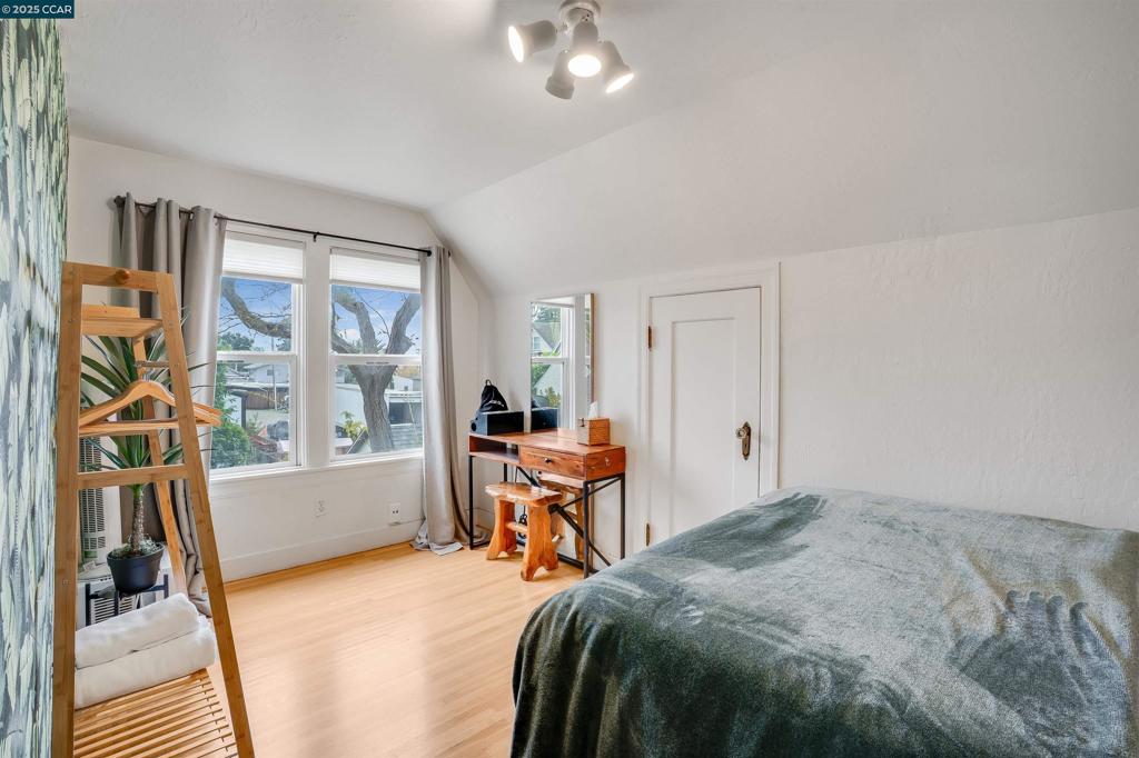 VISTA DE VALLEJO - Residential Income