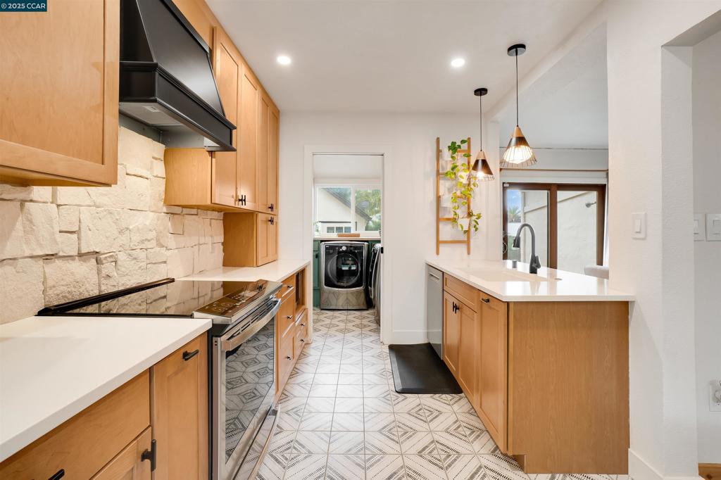 VISTA DE VALLEJO - Residential Income