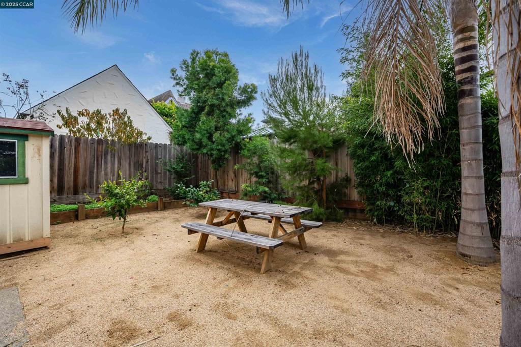 VISTA DE VALLEJO - Residential Income