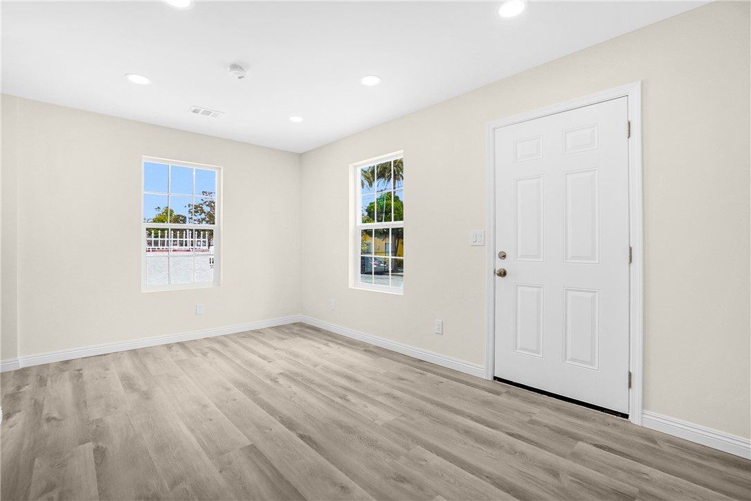 339 E 8th Street