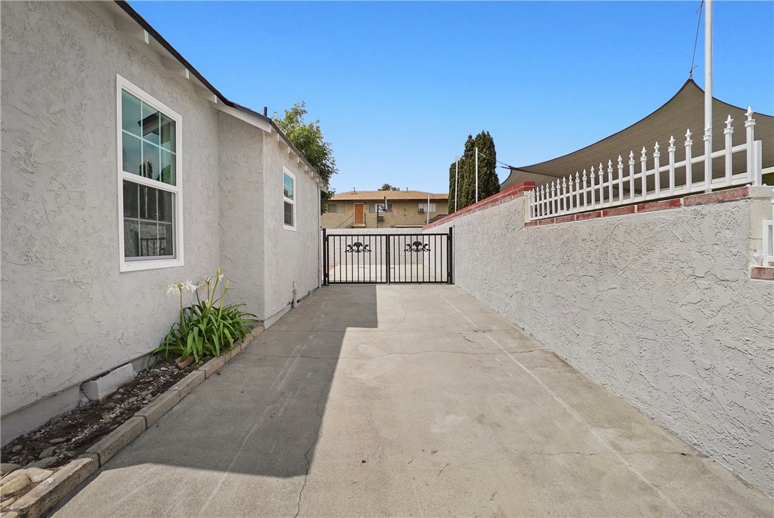 339 E 8th Street