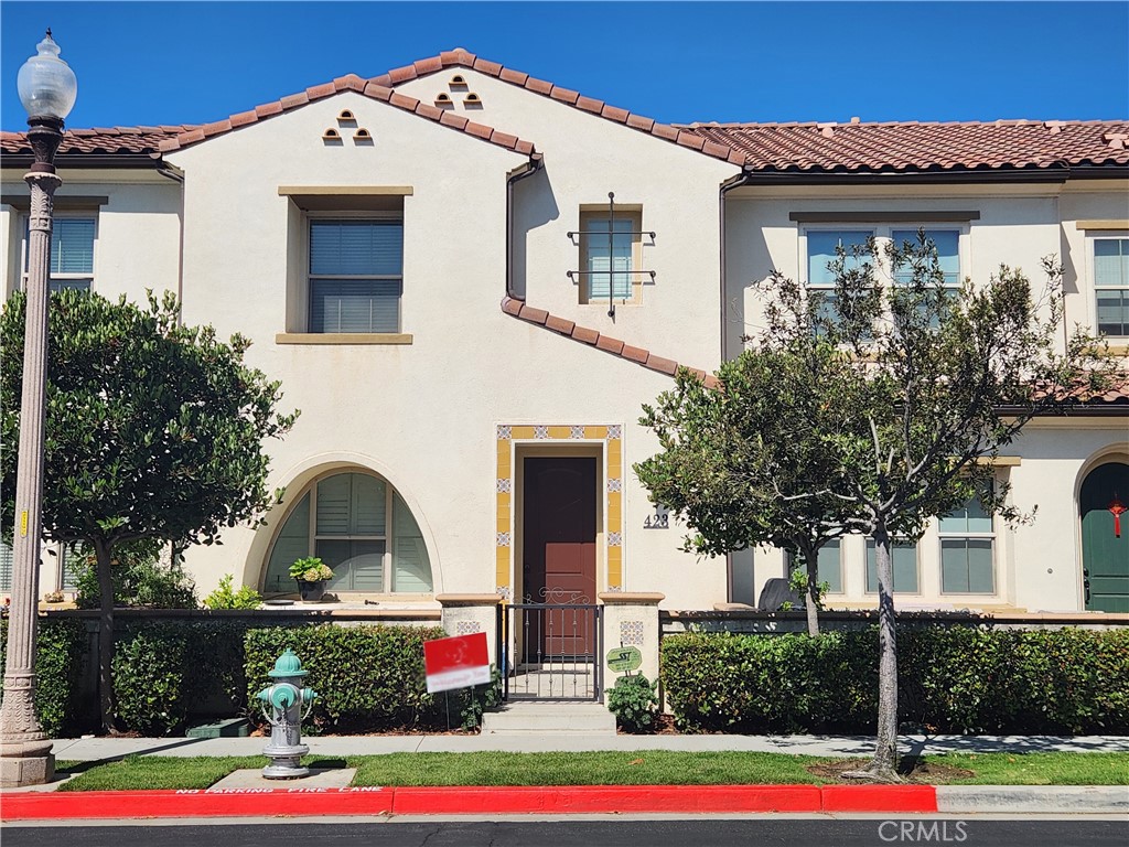 LOCATED IN THE COMMUNITY OF LA FLORESTA, THIS 3 BEDROOM+LOFT, 2.5B ATHROOM CHARMING TOWNHOUSE WITH A OPEN FLOOR PLAN OFFERS SPACIOUS GREAT ROOM, GOURMET KITCHEN WITH GRANITE SLAB COUNTERTOPS & BACKSPLASH, SPACIOUS CENTER ISLAND & BREAKFAST BAR, STAINLESS STEEL APPLIANCES, TILE FLOORING, TANKLESS WATER HEATER, AND MUCH MORE. COMMUNITY ALSO OFFERS ADDITIONAL VARIETY OF AMENITIES SUCH AS RECREATION CENTER INCLUDING MEETING ROOM & LOUNGE, POOL & SPA, SMALL WATER PARK FOR YOUNGER CHILDREN, TOD LOT, WALKING TRAIL ETC. AND CONVENIENTLY 5-10 MIN WALKING DISTANCE TO A GROCERY MARKET, EATERIES, SHOPS, YOGA STUDIO, AND MORE