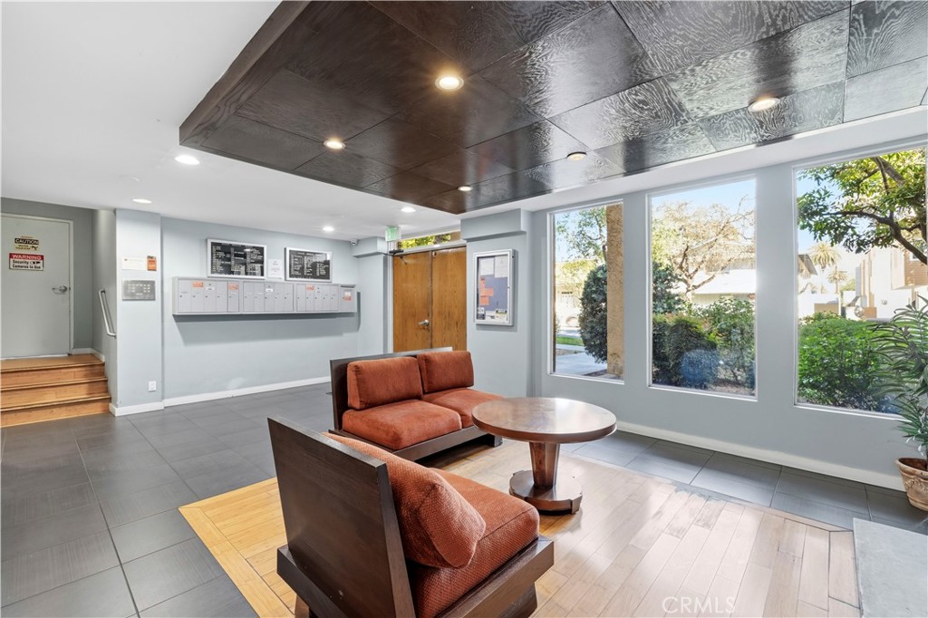 125 N Allen Avenue 213