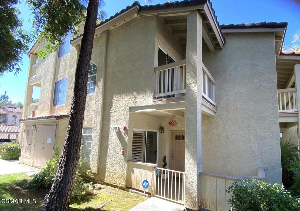 Welcome to this beautifully updated end-unit townhome in the heart of Oak Park! This 2-bed, 2.5-bath home offers ground-level entry, wood-like flooring, recessed lighting, plantation shutters, and direct access to an attached 1-car garage. The spacious kitchen features granite countertops, stainless steel appliances, pull-out pantry shelves, and ample storage. The adjacent laundry area includes washer/dryer and extra shelving. Enjoy a cozy gas fireplace with marble tile surround in the living room, plus access to a private front patio. Upstairs, both bedrooms offer en-suite bathrooms and private balconies. The primary suite features vaulted ceilings and a custom tile shower with glass inset. An additional covered parking spot is included. Shadow Ridge amenities include 2 pools, 2 spas, 24-hour gym, sauna, racquetball court, tennis courts, sand volleyball, clubhouse, and walking trails. HOA covers trash and basic cable/internet. Close to parks, shopping, hiking, dining, and top-rated Oak Park schools.