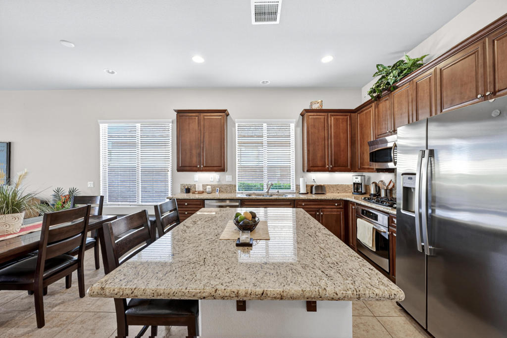 81674 Avenida De Baile