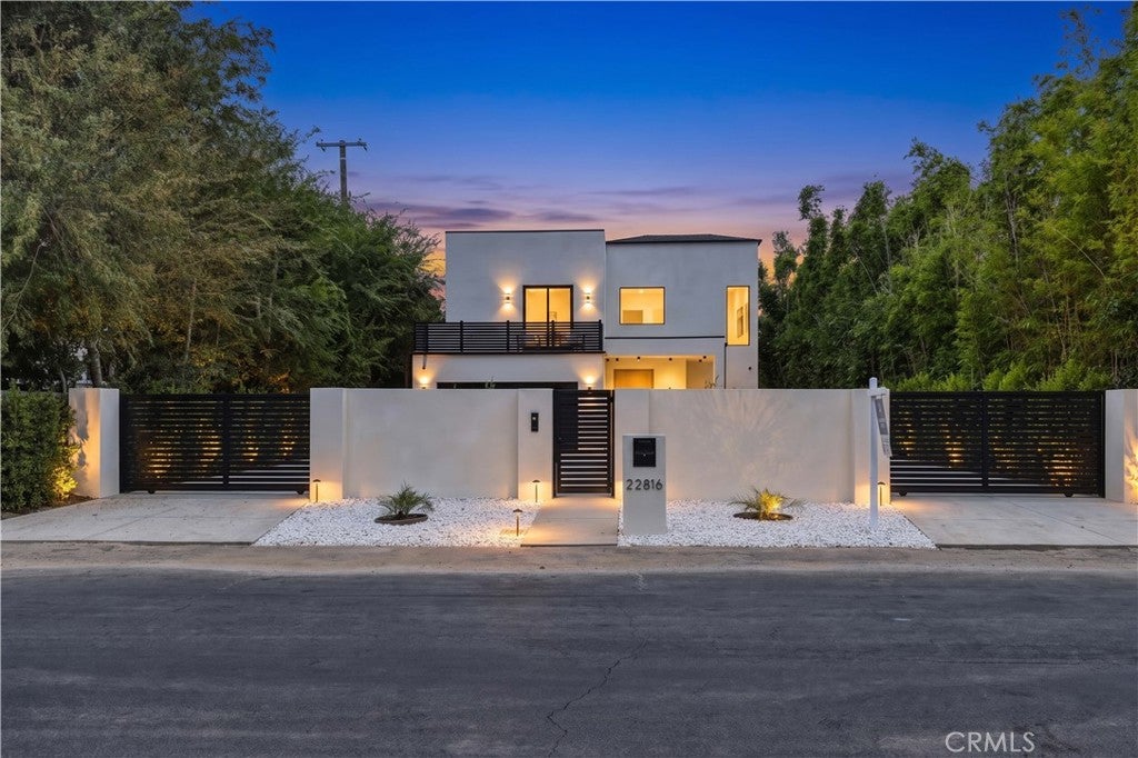 Photo of 22816 Erwin ST, Woodland Hills, CA 91367 (MLS # SR26148574)