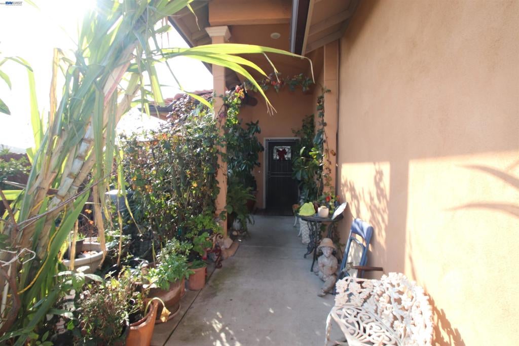 2511 S Laurel