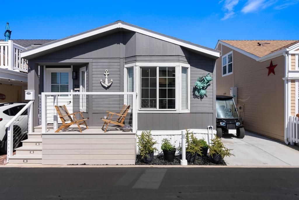 37 El Paseo Street