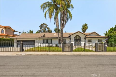 Photo of 18841 Pasadero Drive, Tarzana, CA 91356 (MLS # SR26066128)