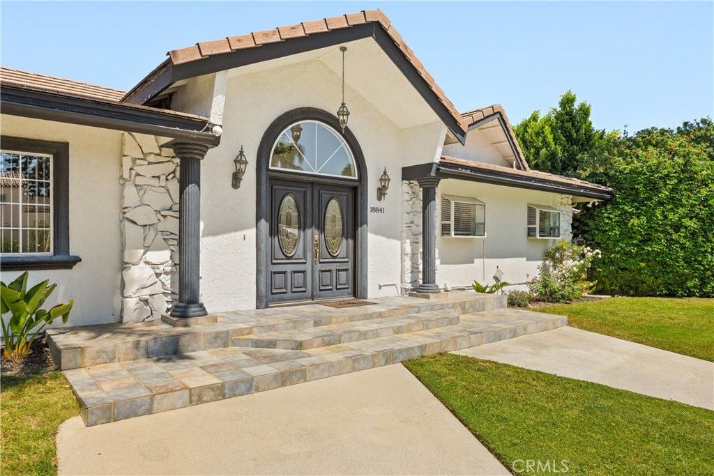 Photo of 18841 Pasadero Drive, Tarzana, CA 91356 (MLS # SR26066128)