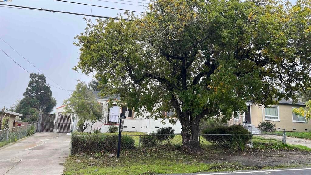 Photo of 5152 Hilltop Dr Dr, El Sobrante, CA 94803 (MLS # 41118278)