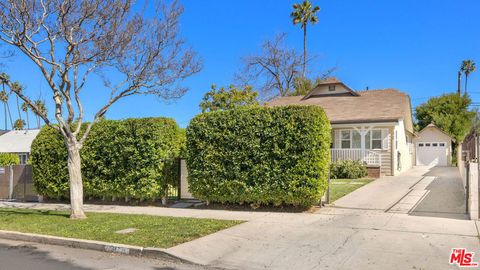 Photo of 2717 W Avenue 30 Ave, Los Angeles, CA 90065 (MLS # 26746223)