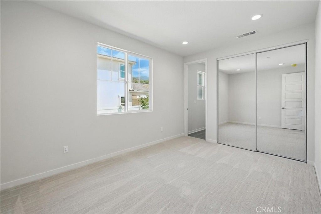 listing image 130724655666273589674