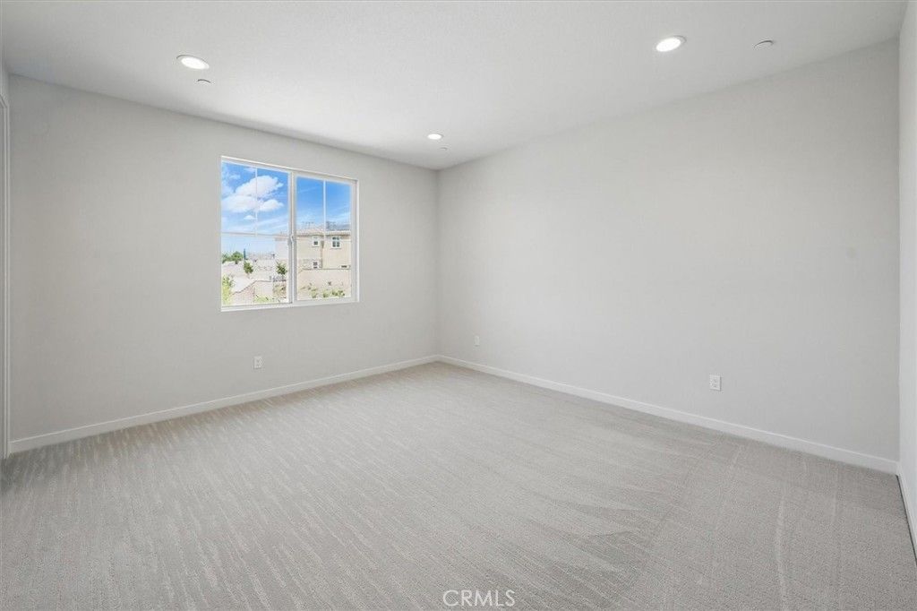 listing image 130722729013809441009