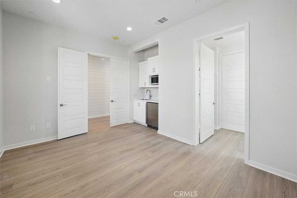 listing image 130727040595204712679