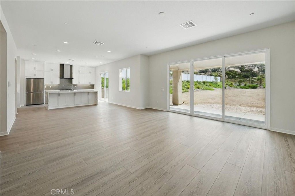 listing image 130727744038641764791