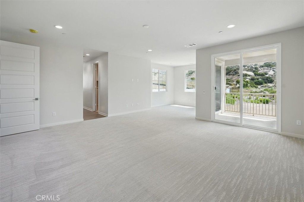 listing image 130728636046726204673